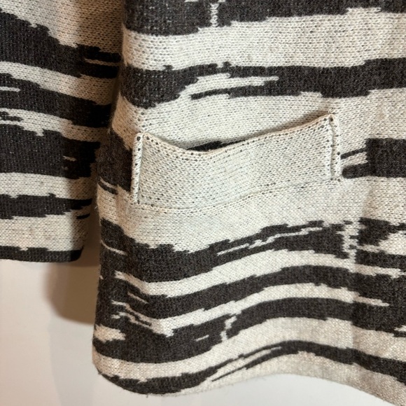 LOGHOUSE Sz M 100% Wool Cardigan Point Lapel Button Closure Pockets Side Slit - Picture 6 of 10